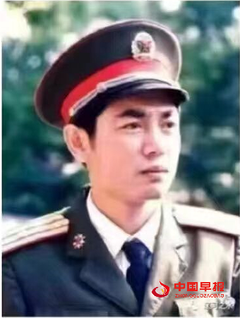 1739246066202452.png 许峰照片3.png