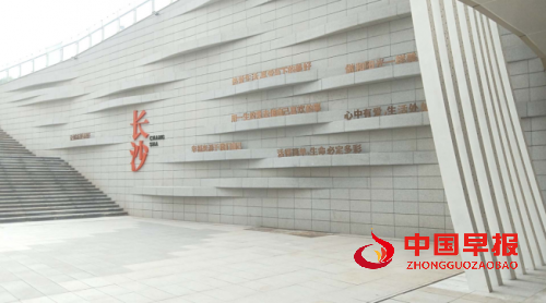 亚洲最大不锈钢灯光雕塑星环雕塑亮相长沙(图3) 亚洲最大不锈钢灯光雕塑星环雕塑亮相长沙(图3)