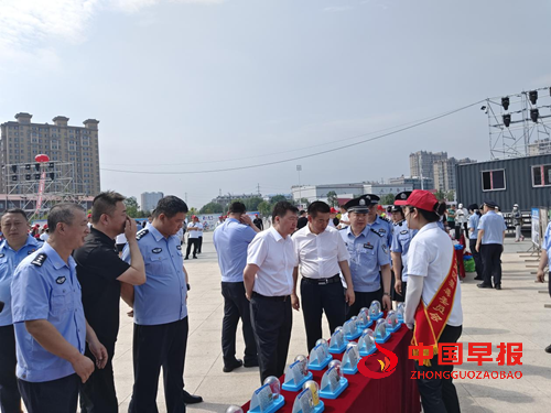 佳木斯市东风区6.26国际禁毒纪念日第38周年禁毒“徒步行”公益活动(图2) 佳木斯市东风区6.26国际禁毒纪念日第38周年禁毒“徒步行”公益活动(图2)