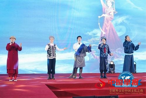 贵州布依族音乐唱作人龙智祥亮相全球外交官中国文化之夜(图3) 贵州布依族音乐唱作人龙智祥亮相全球外交官中国文化之夜(图3)