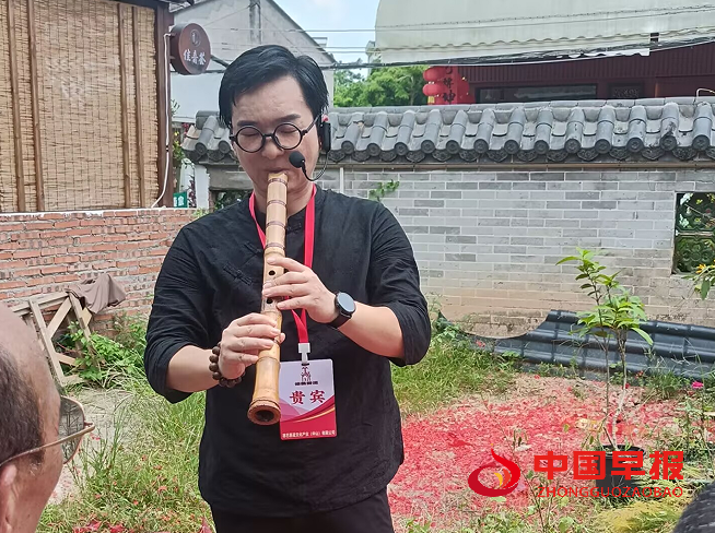 1752890535177123.png 11周老师乐器演奏.png