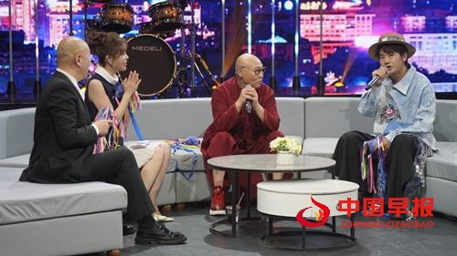 布依族音乐人龙智祥参加《新歌来啦》录制(图1) 布依族音乐人龙智祥参加《新歌来啦》录制(图1)
