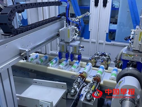 丰日钠离子汽车启动电池 澎湃动力启动无忧(图1)