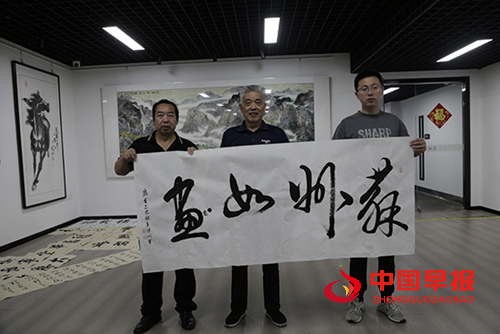 他从农民雕刻匠成长为企业家与知名书画家——专访江苏省苏州吴江知名花鸟画家沈胜利 (图3)